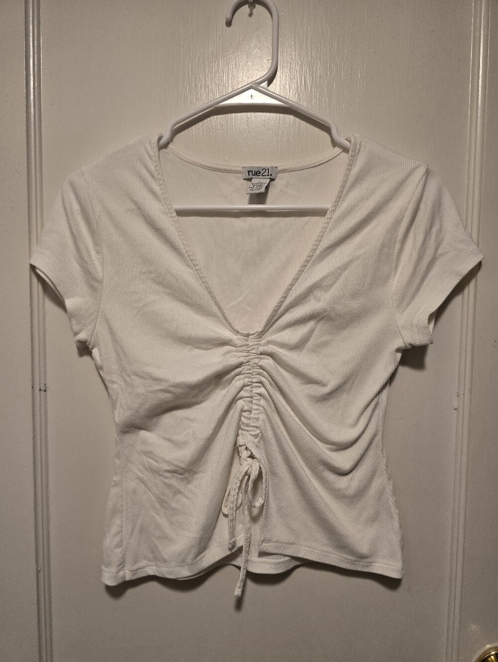 Rue21 White Rouched V-neck Top Size M Like New!